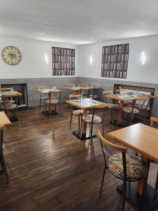 Maison - 584 m² - 32 pièces