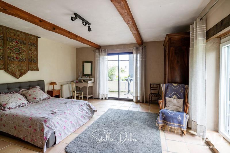 Maison - 239 m² - 8 pièces