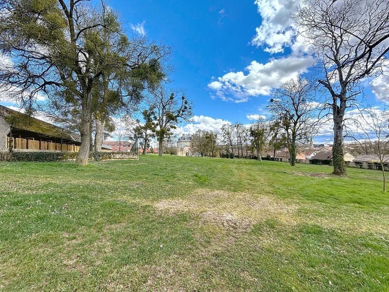 Château - 250 m² - 16 pièces