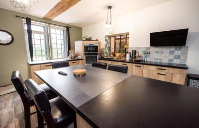 Maison - 220 m² - 7 pièces