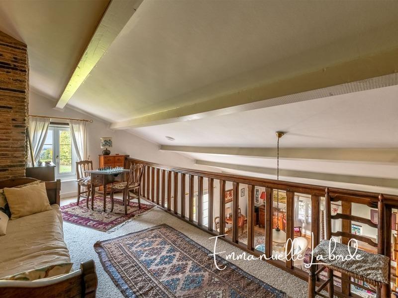 Propriété - 315 m² - 9 pièces