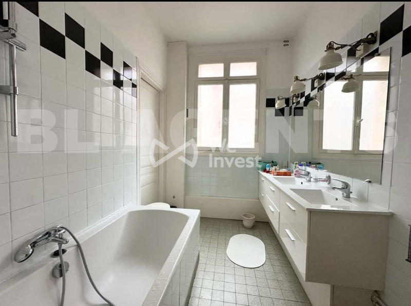 Maison - 309 m² - 12 pièces