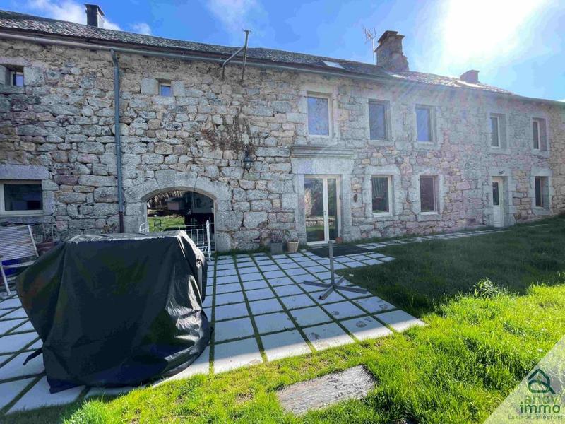 Propriété - 593 m² - 14 pièces