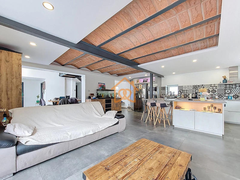 Maison - 251 m² - 10 pièces