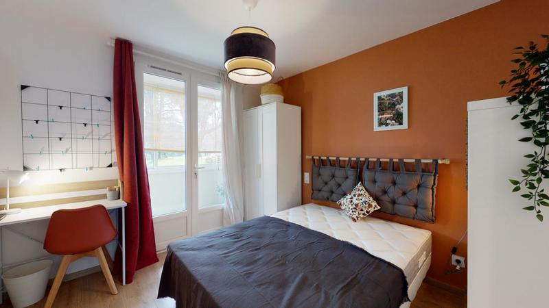 Appartement - 80 m² - 5 pièces