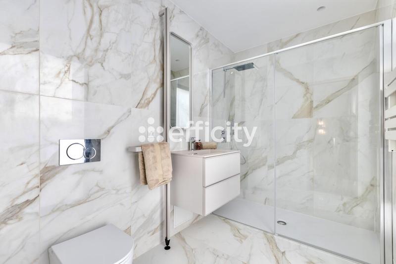 Maison - 860 m² - 14 pièces