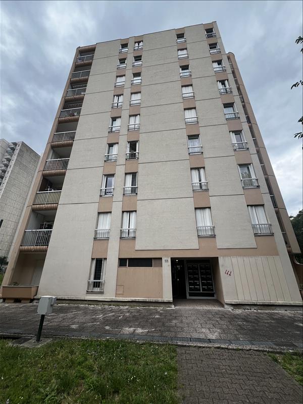 Chambre - 103 m² - 1 pièce