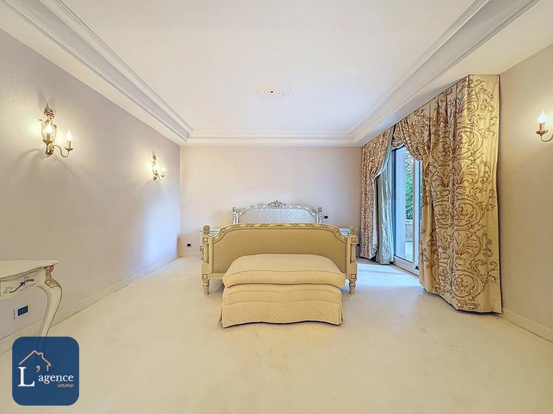 Appartement - 349 m² - 6 pièces