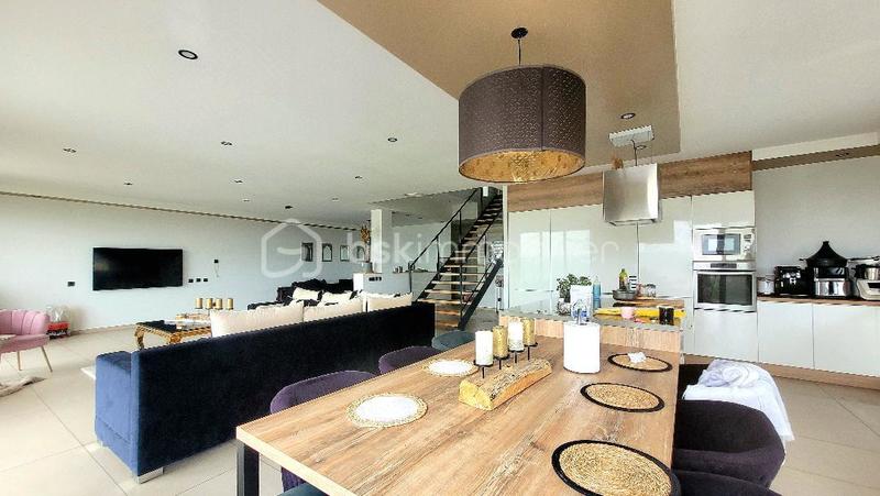 Villa - 310 m² - 10 pièces