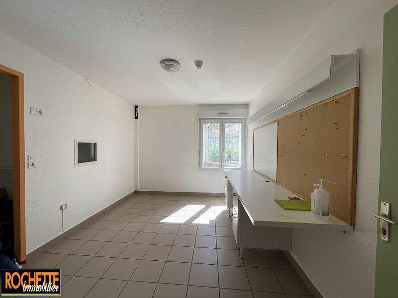 Local commercial - 850 m² - 30 pièces