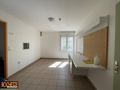 Local commercial - 850 m² - 30 pièces