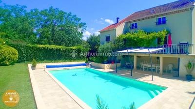 Maison - 202 m² - 7 pièces