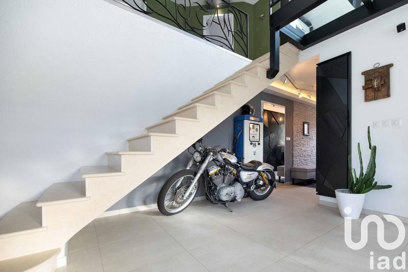 Maison - 210 m² - 7 pièces