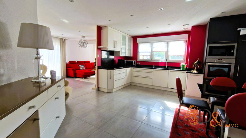 Maison - 202 m² - 7 pièces