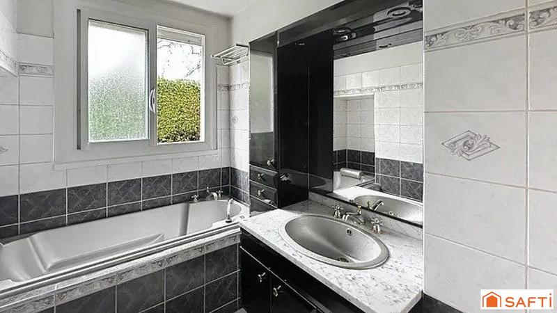 Maison - 204 m² - 7 pièces