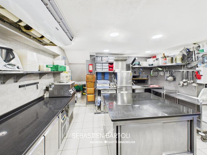 Local commercial - 219 m²