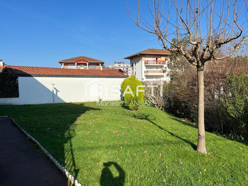 Villa - 180 m² - 8 pièces