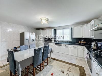 Maison - 213 m² - 7 pièces