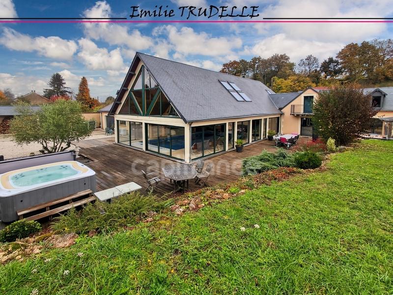 Demeure - 324 m² - 11 pièces