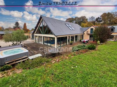 Demeure - 324 m² - 11 pièces