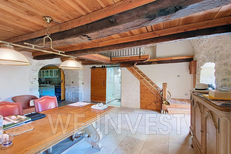 Propriété - 475 m²