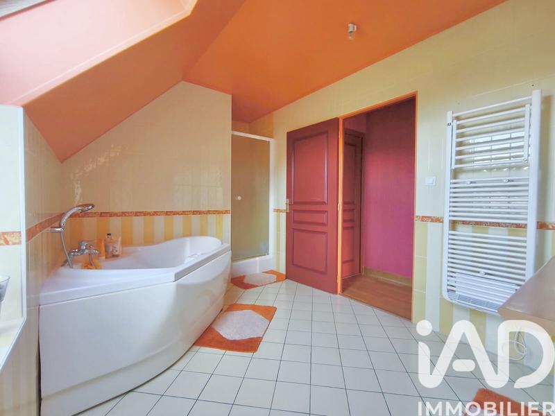 Maison - 211 m² - 7 pièces