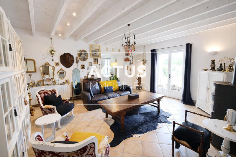 Maison - 220 m² - 7 pièces