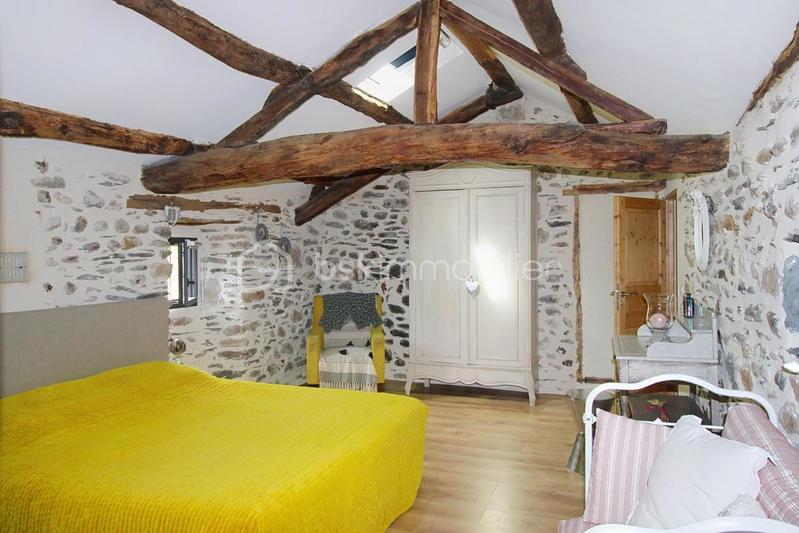 Demeure - 150 m² - 9 pièces