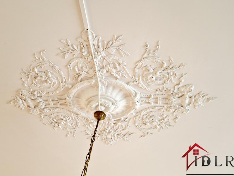 Maison - 260 m² - 6 pièces