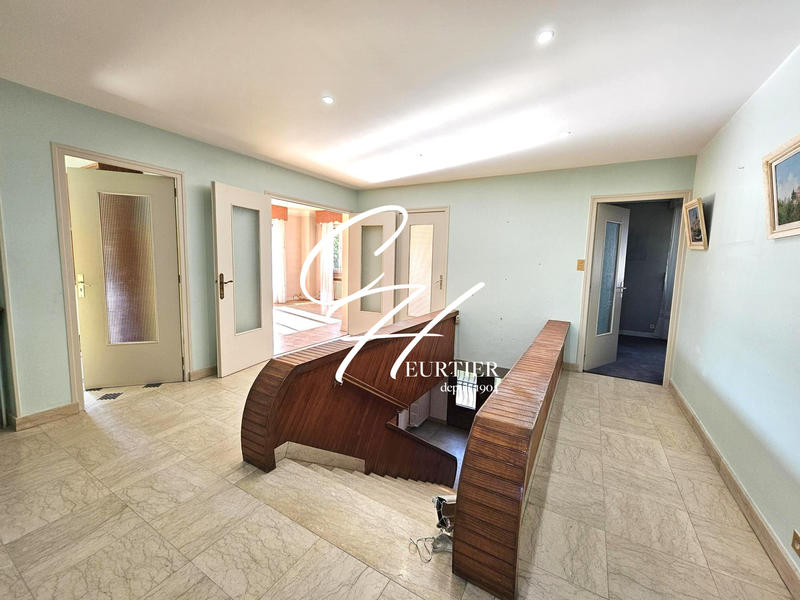 Maison traditionnelle - 187 m² - 6 pièces