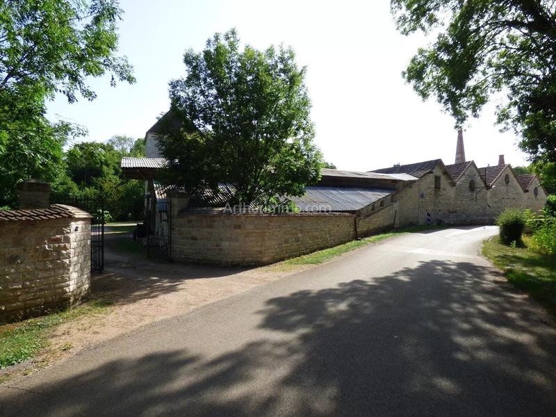 Maison - 310 m² - 11 pièces