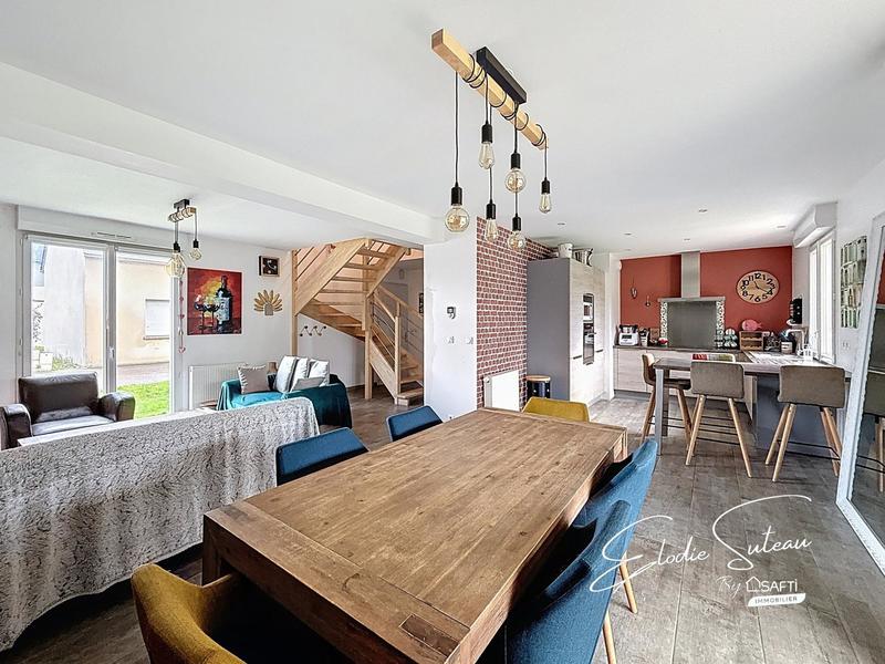 Maison - 91 m² - 5 pièces