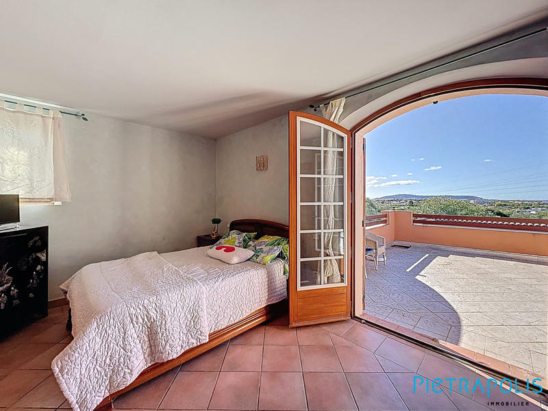 Villa - 287 m² - 8 pièces