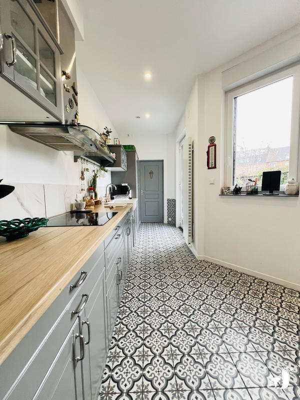 Maison - 218 m² - 8 pièces