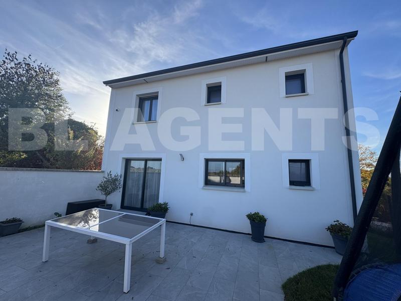 Maison traditionnelle - 105 m² - 5 pièces