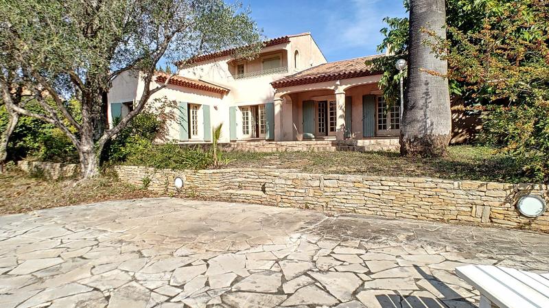 Maison - 178 m² - 5 pièces