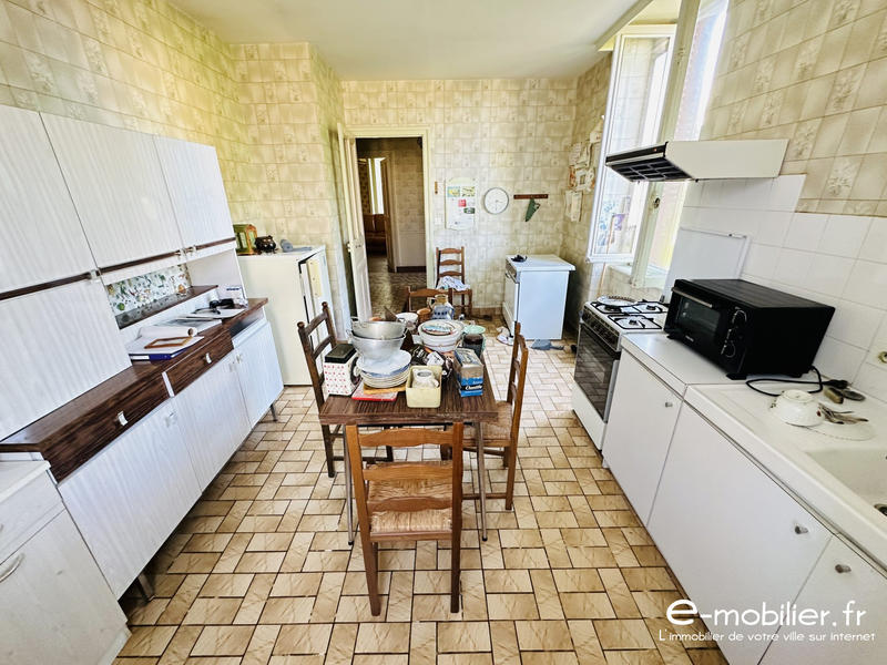 Maison - 220 m² - 8 pièces
