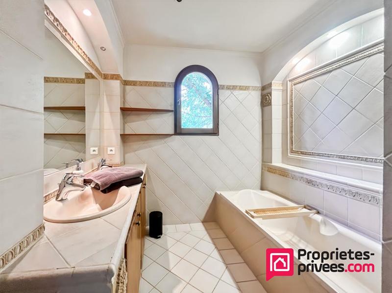 Villa - 360 m² - 12 pièces