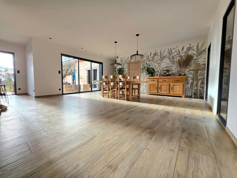 Maison - 167 m² - 6 pièces