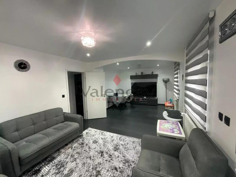 Maison - 93 m² - 5 pièces