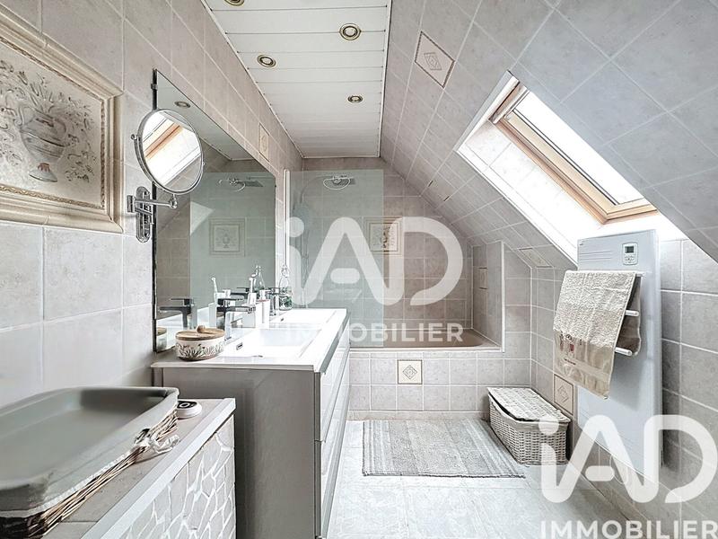 Maison - 137 m² - 5 pièces