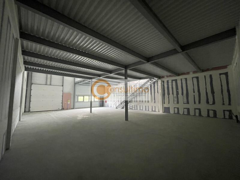 Local d'activité / Entrepôt - 367 m²