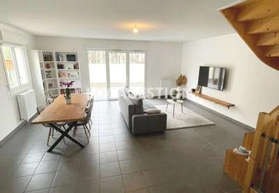 Maison - 104 m² - 5 pièces