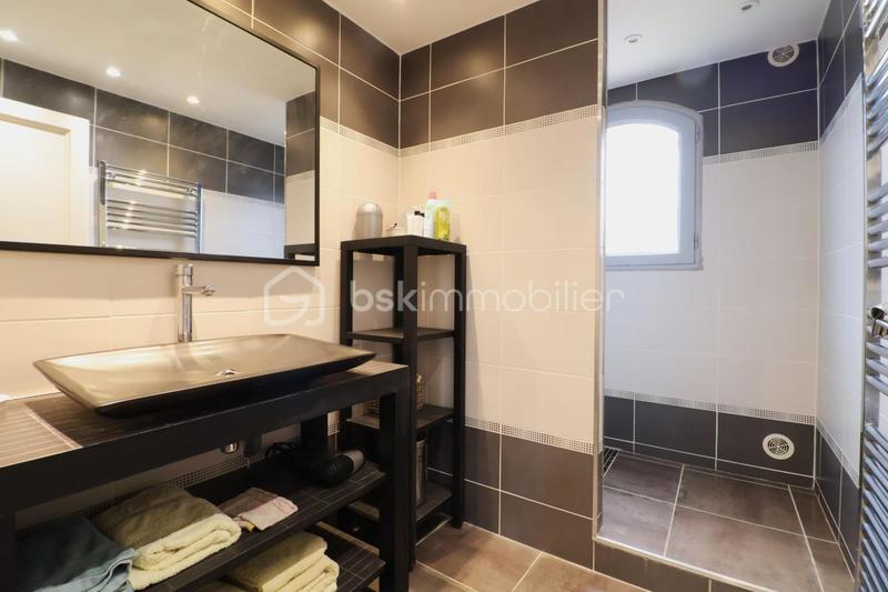 Villa - 225 m² - 10 pièces