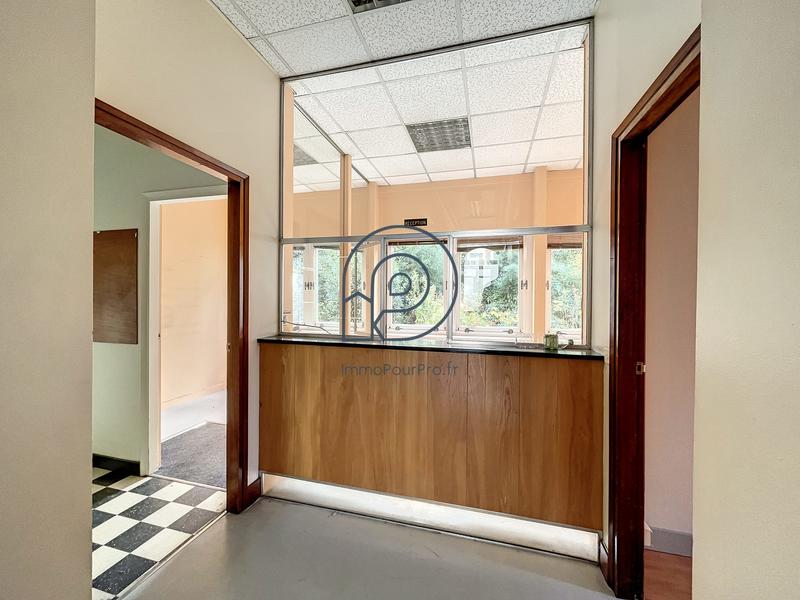 Bureau - 244 m²