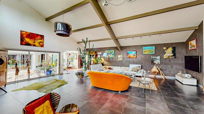 Propriété - 450 m² - 9 pièces