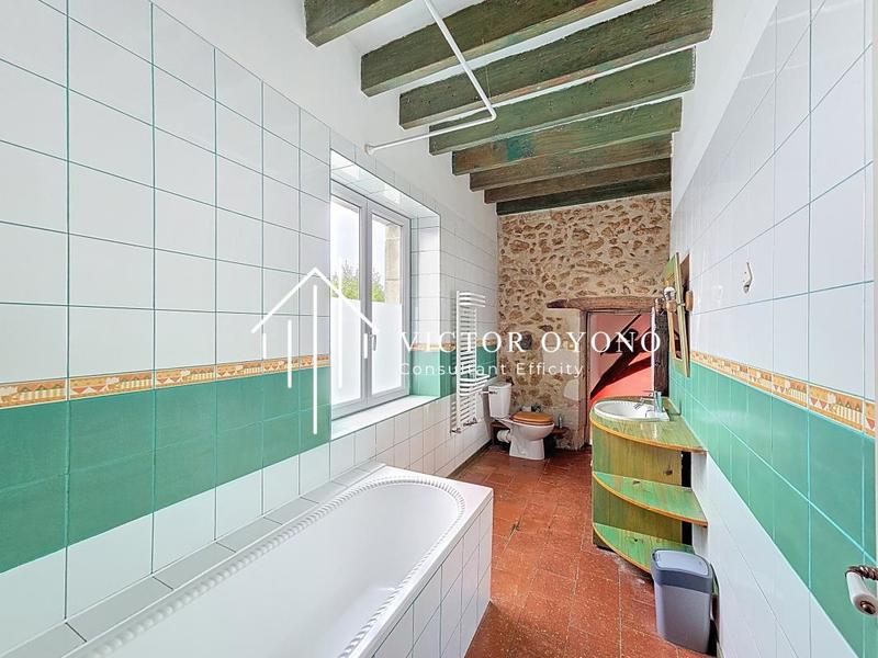 Maison - 220 m² - 9 pièces