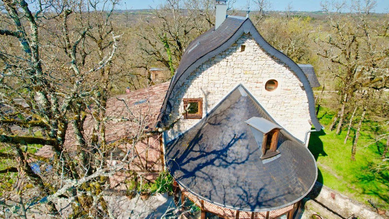 Maison - 225 m² - 9 pièces