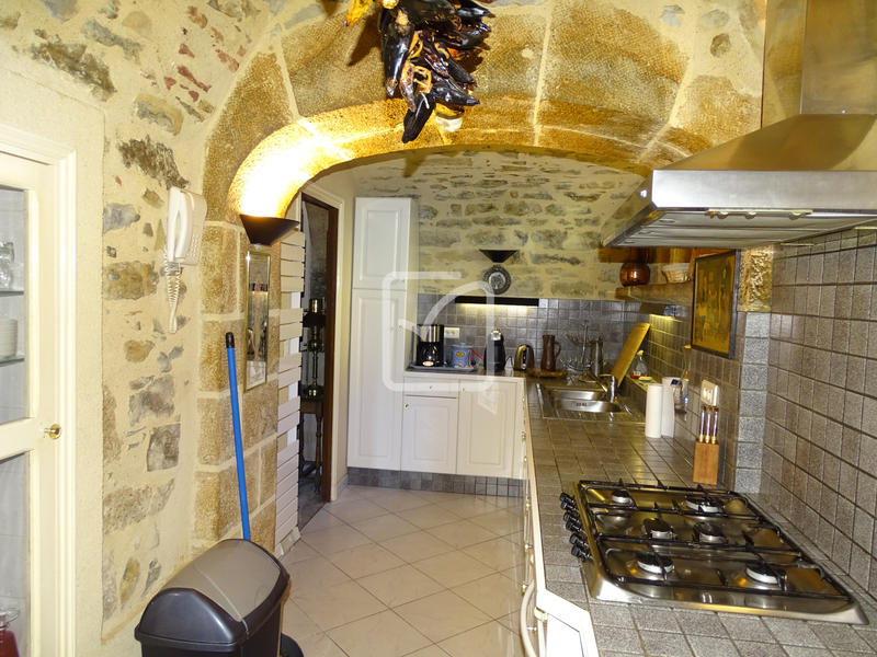 Maison - 233 m² - 8 pièces