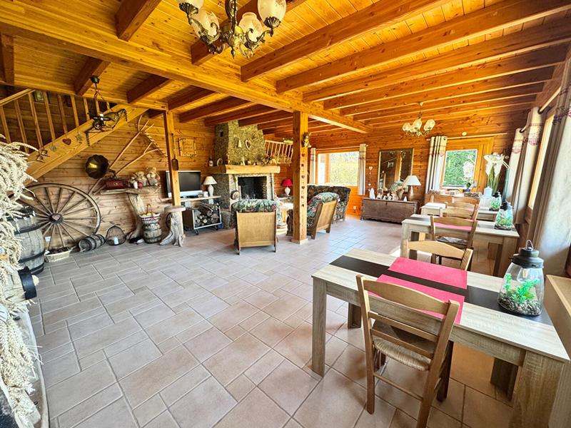 Maison - 257 m² - 7 pièces